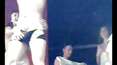 Menina deslumbrante com um vídeo pornô de mulher com mulher fazendo sexo belo corpo brincando com seu grande dildo