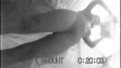 Mulher fazendo sexo ao ar livre com dois vídeo pornô de mulher grávida transando estivadores que a jogam contra a cerca