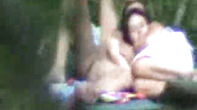 Buceta linda com boa aparência posando nua e amarrada com vídeo pornô dois homens vibrador